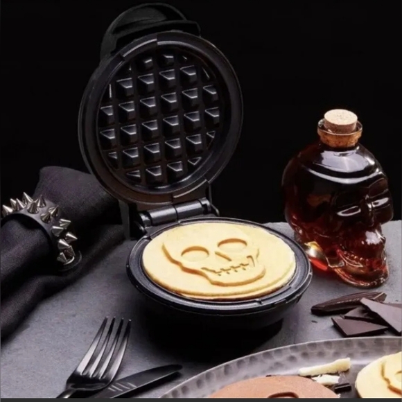 Skull Shaped Mini Waffle Maker Black Halloween Breakfast Belgian Make Your Own - Picture 4 of 4